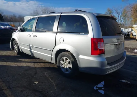 2012 Chrysler Town & Country Touring z USA, uszkodzony, nr VIN 2C4RC1BG3CR119041